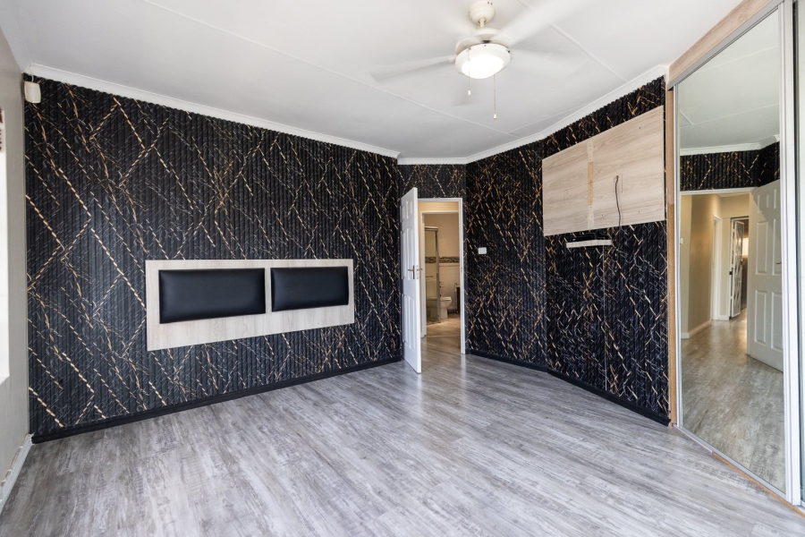 4 Bedroom Property for Sale in Bluewater Bay Eastern Cape